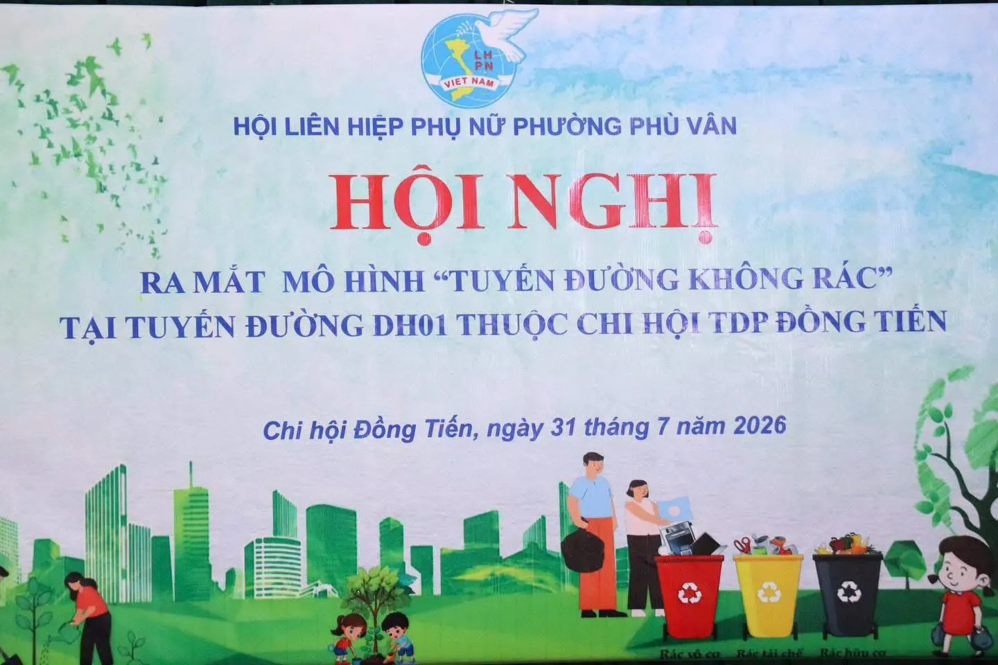 Hội nghị ra mắt mô hình “Tuyến đường không rác” tại chi hội phụ nữ TDP Đồng Tiến.