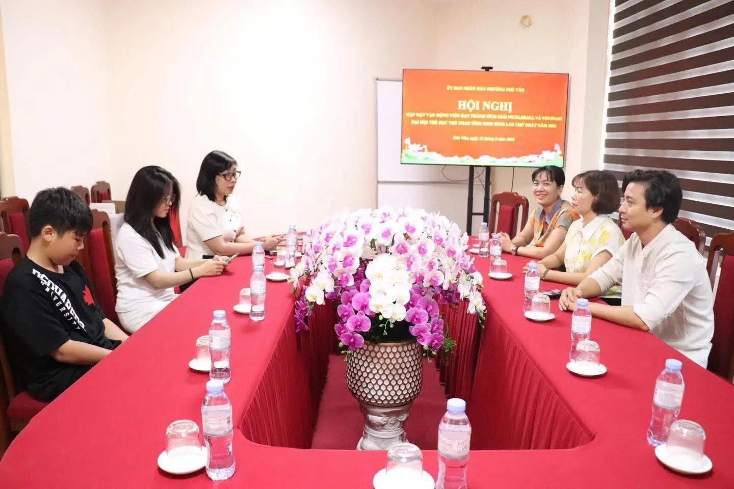UBND phường Phù Vân tổ chức gặp mặt, trao quà động viên VĐV đạt thành tích tại Giải thi đấu Võ vovinam và Pikcleball- Đại hội thể dục thể thao tỉnh Ninh Bình lần thứ nhất, năm 2026.